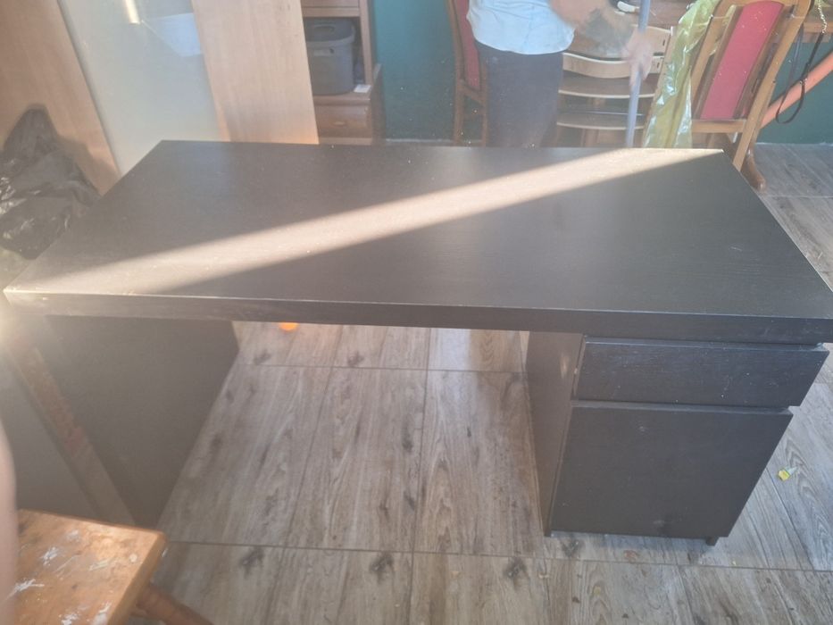 Czarne biurko malm 140 cm