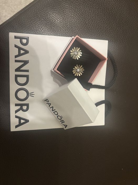 Brinco flor pandora