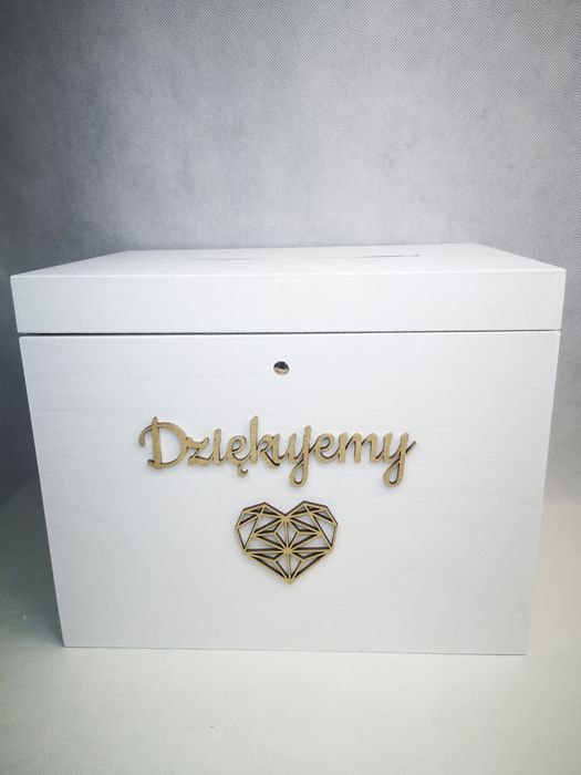 Białe pudełko na koperty