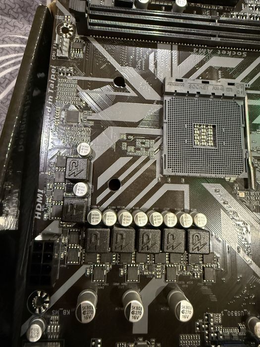 Материнська плата Gigabyte B450M H