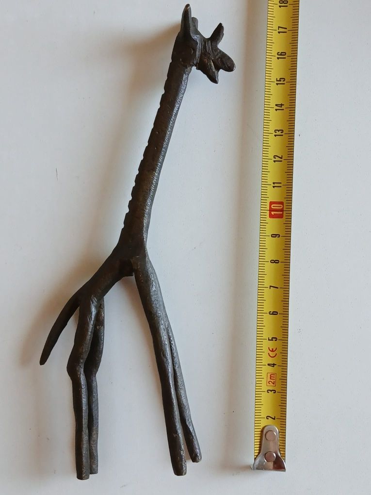 Girafa antiga em metal