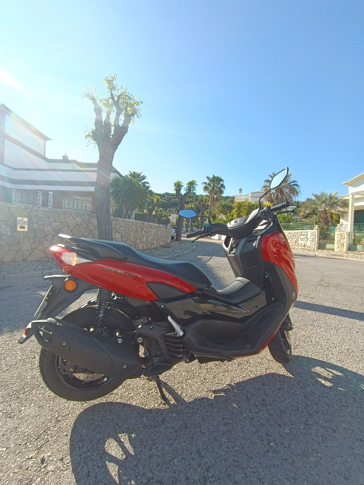 N-Max 125Cc vermelho brilhante