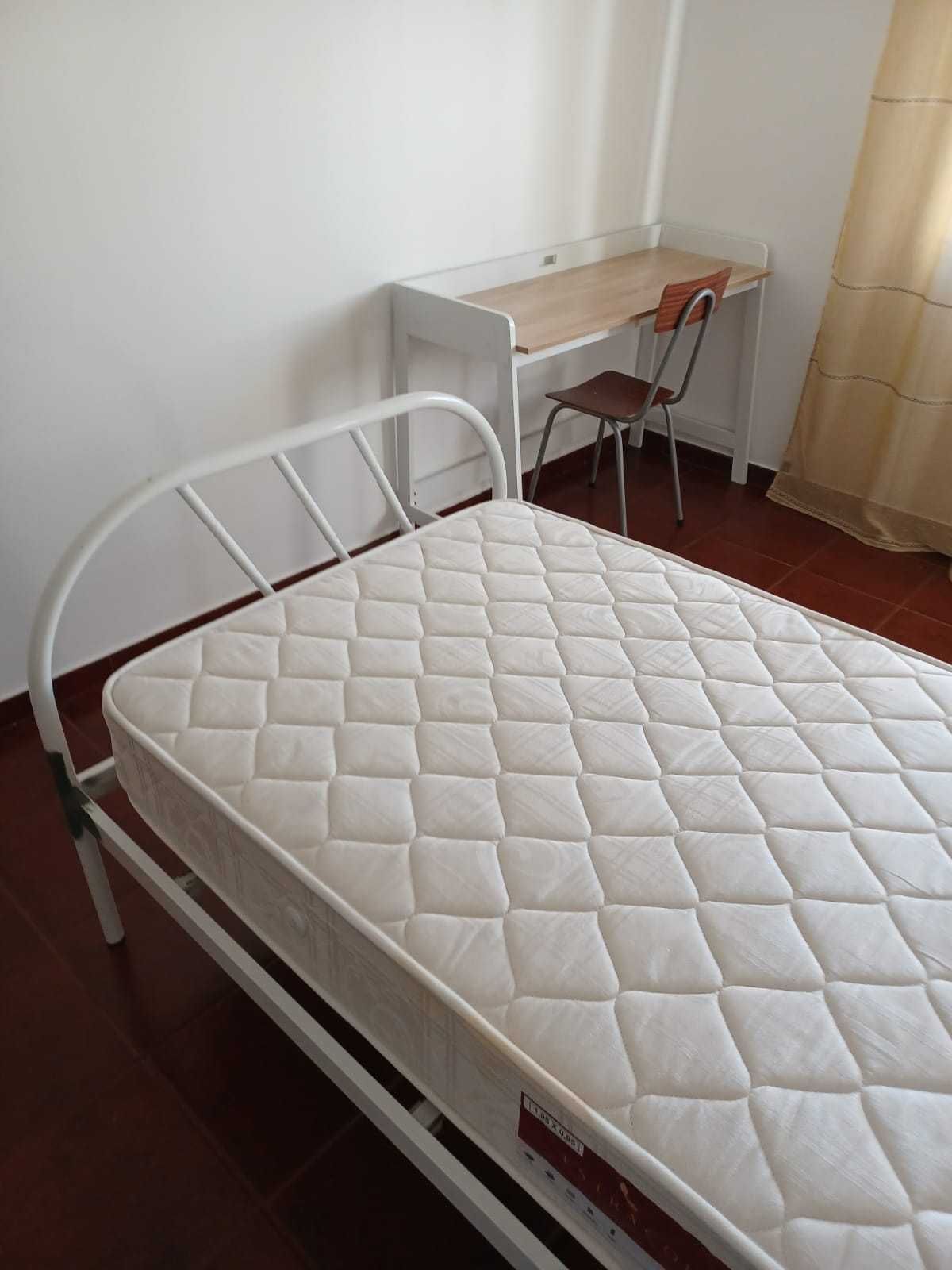 Alugo quarto (despesas não incluídas) a estudante - Évora