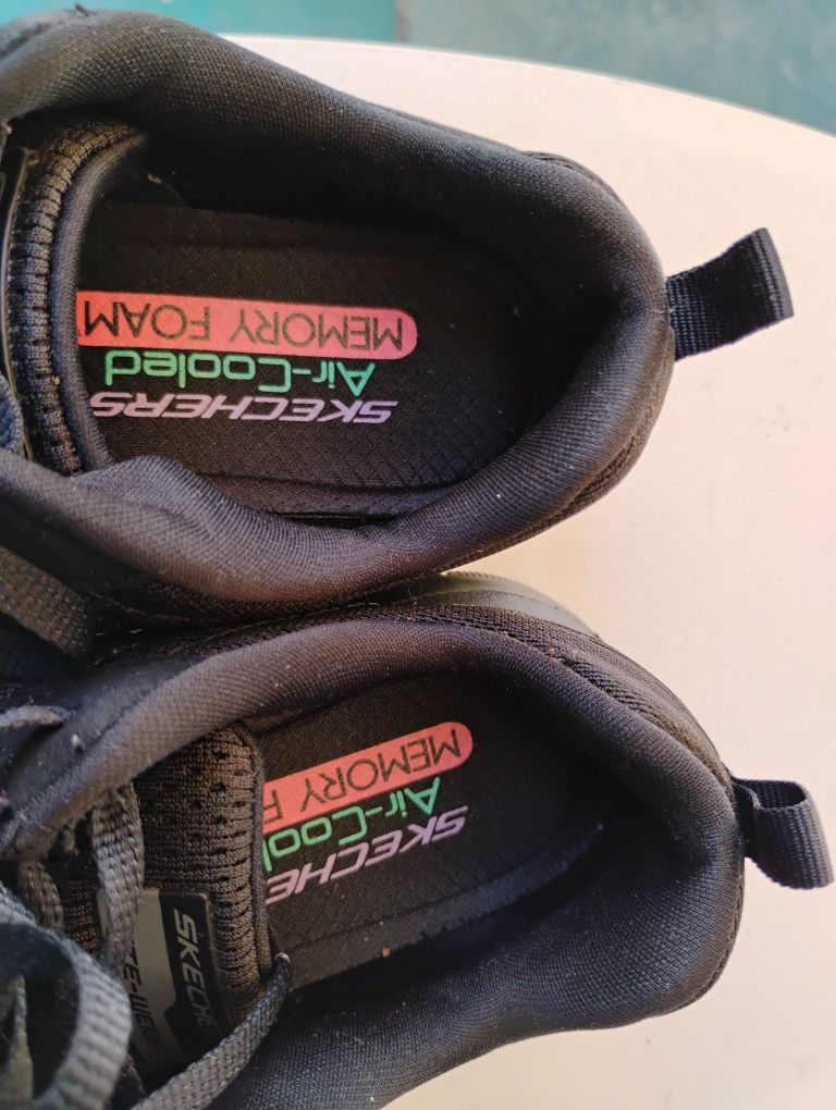 Sapatilhas Skechers pretas tam 37