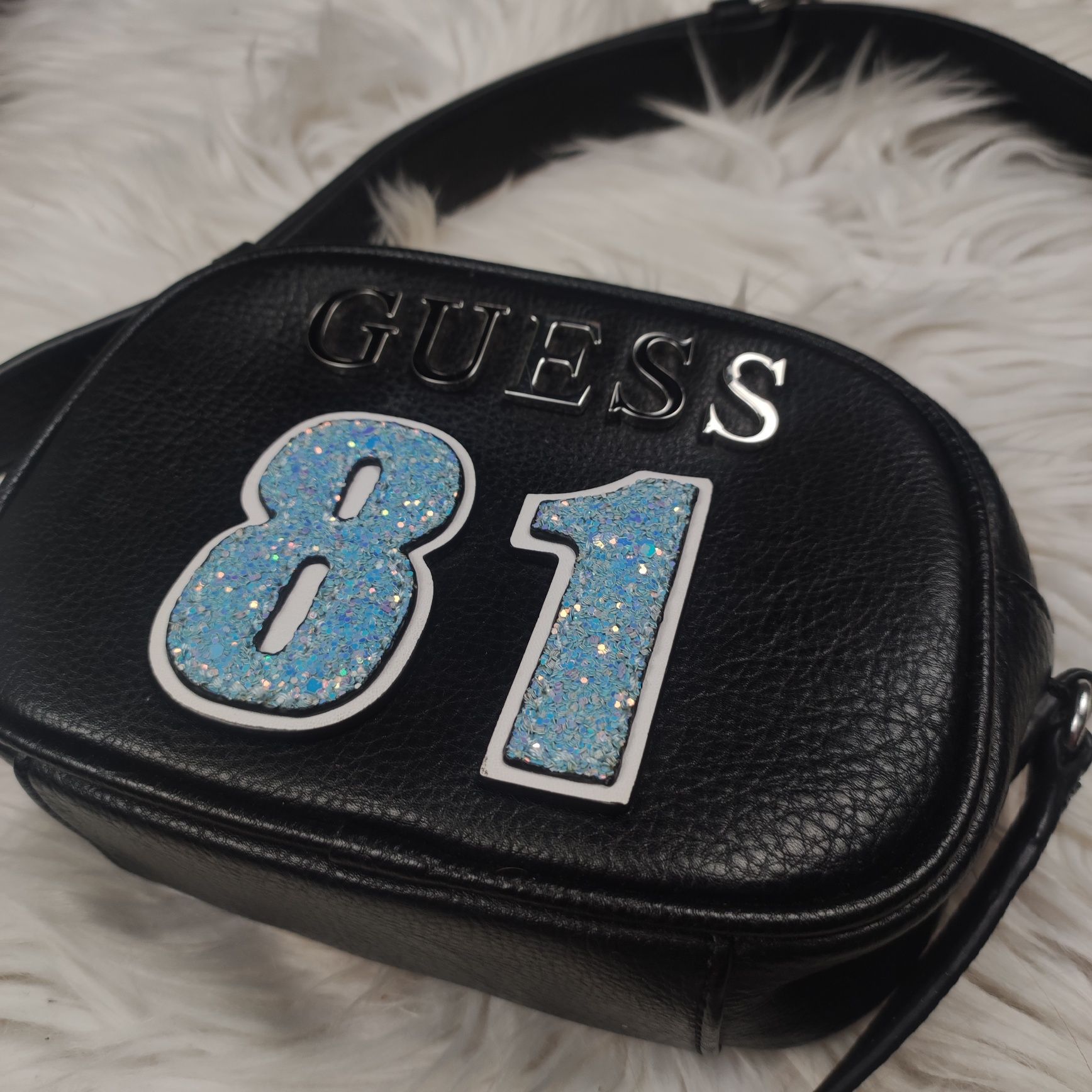 Сумка кросбоді через плече Guess