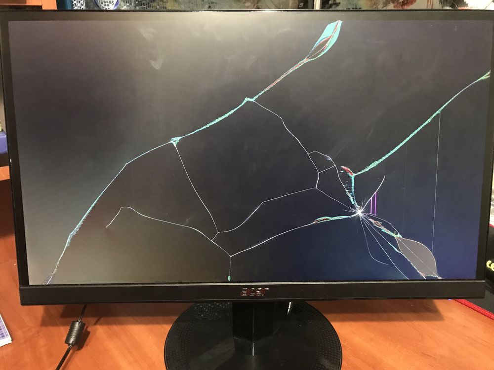 Монитор Acer полностью цел только розбита матрица