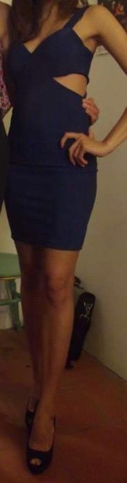 Vestido azul com decote