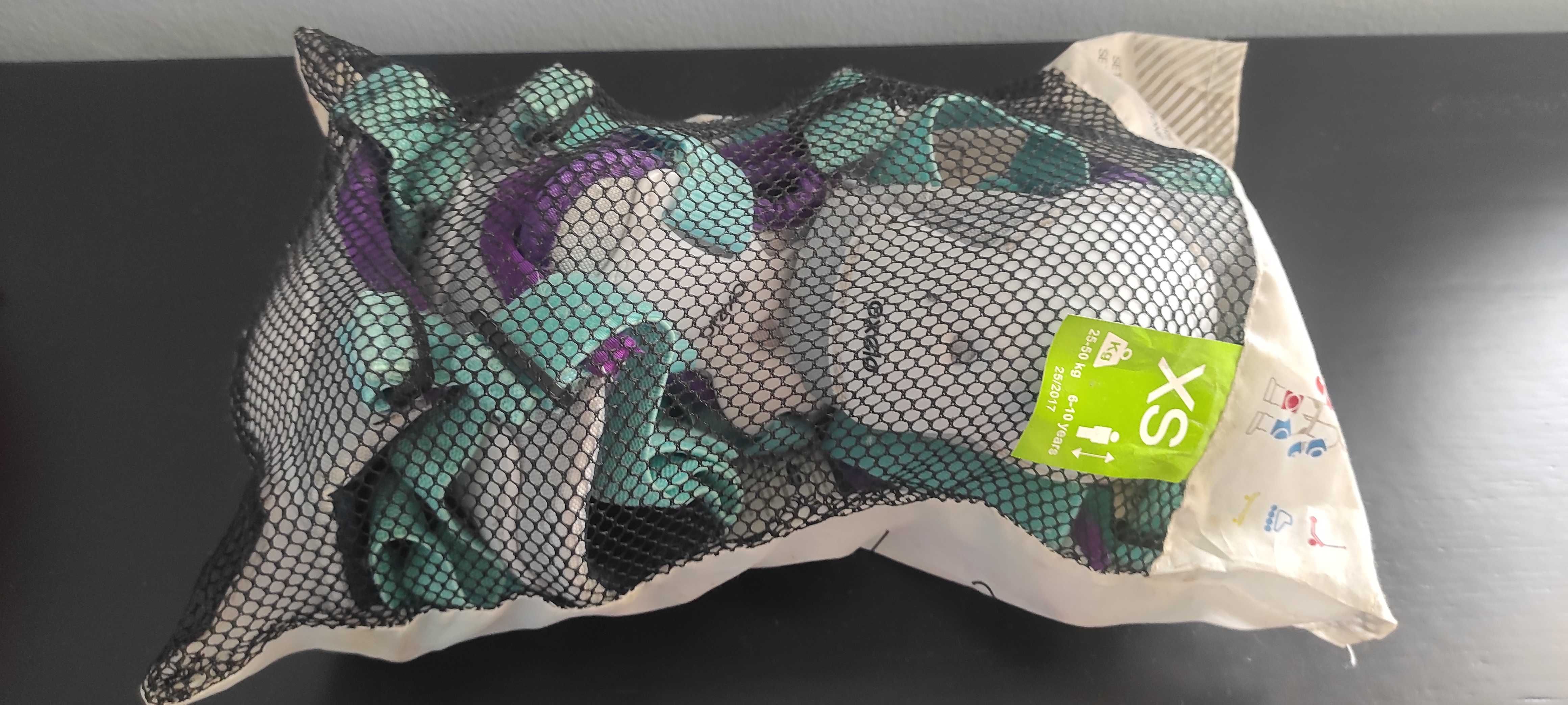 Capacete e joelheiras para patins e skate