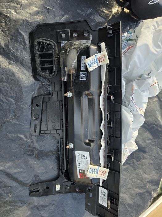 Подушки ніг , колін , водія tesla model 3