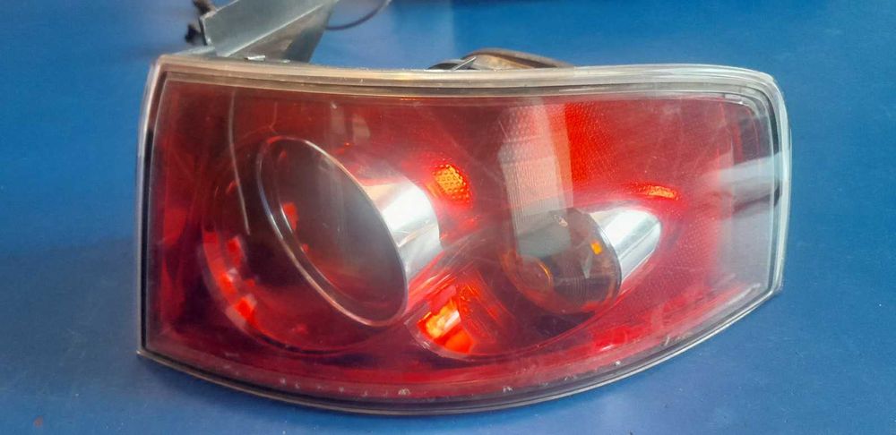 Lampa tylna prawa lewa tył wkład na żarówki prawy Seat Ibiza 3 2002-