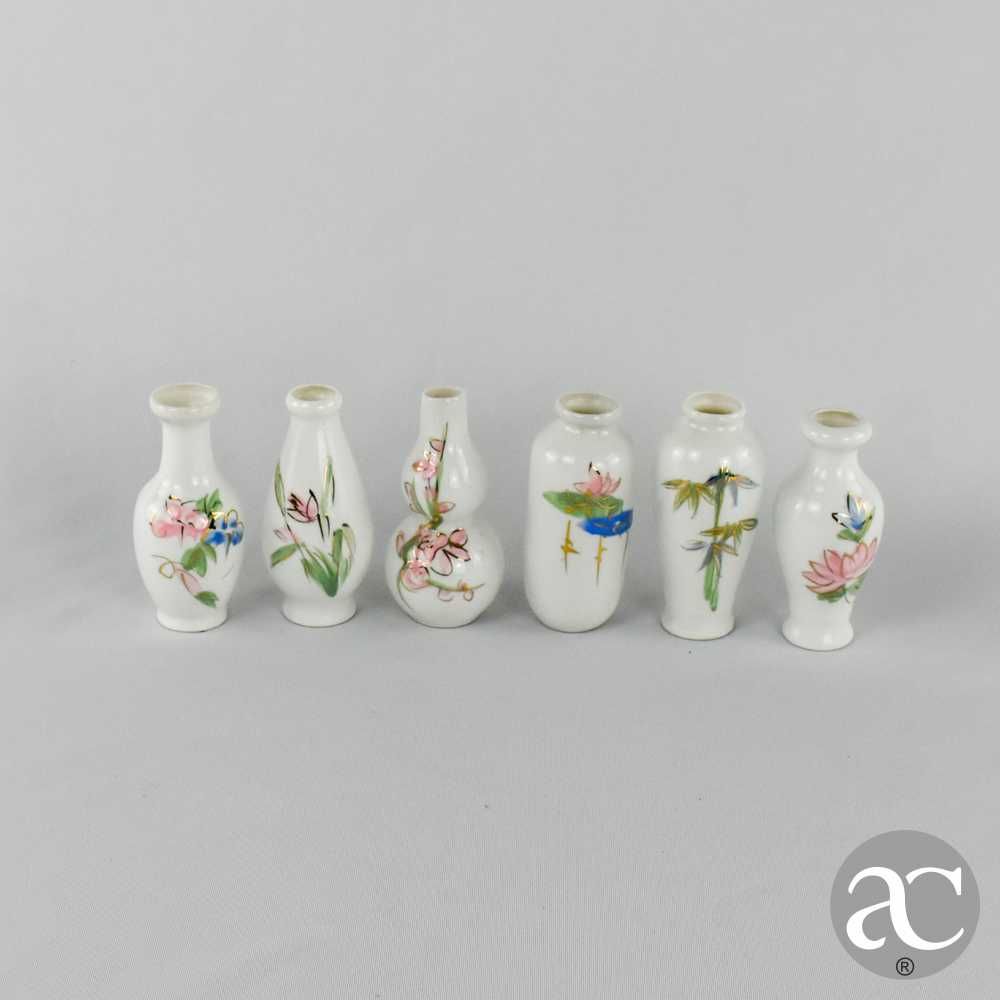 Conjunto de 6 pequenas jarras em porcelana da China