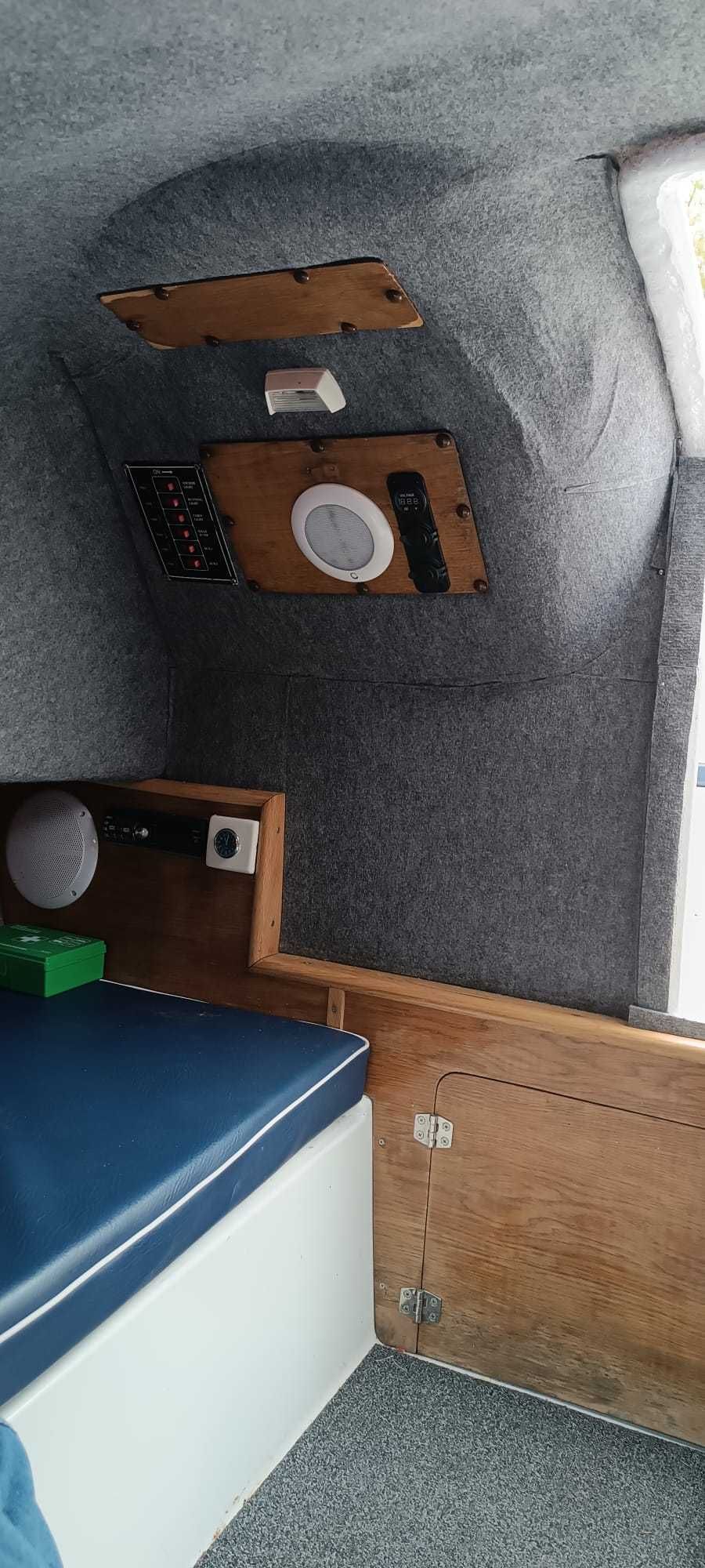 Łódź motorowa kabinowa Mazury 560 silnik Suzuki 90 kM gratis przyczepa