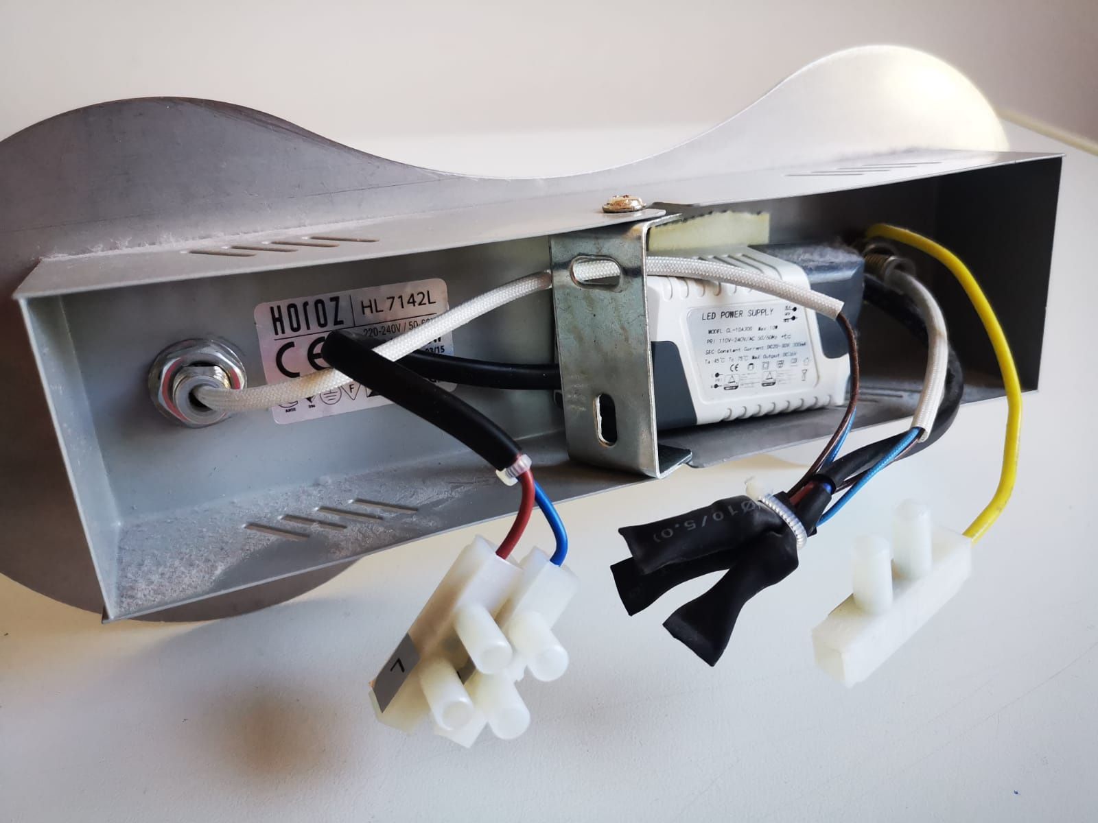 Kinket łazienkowy LED HOROZ - HL7142L