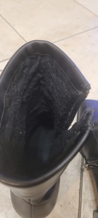 Czarne skórzane ocieplane botki kozaki na stabilnym niskim obcasie r40