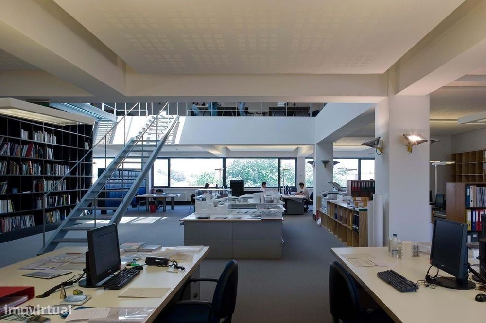 Escritório com 2 pisos e terraço na Av. do Brasil, Lisboa