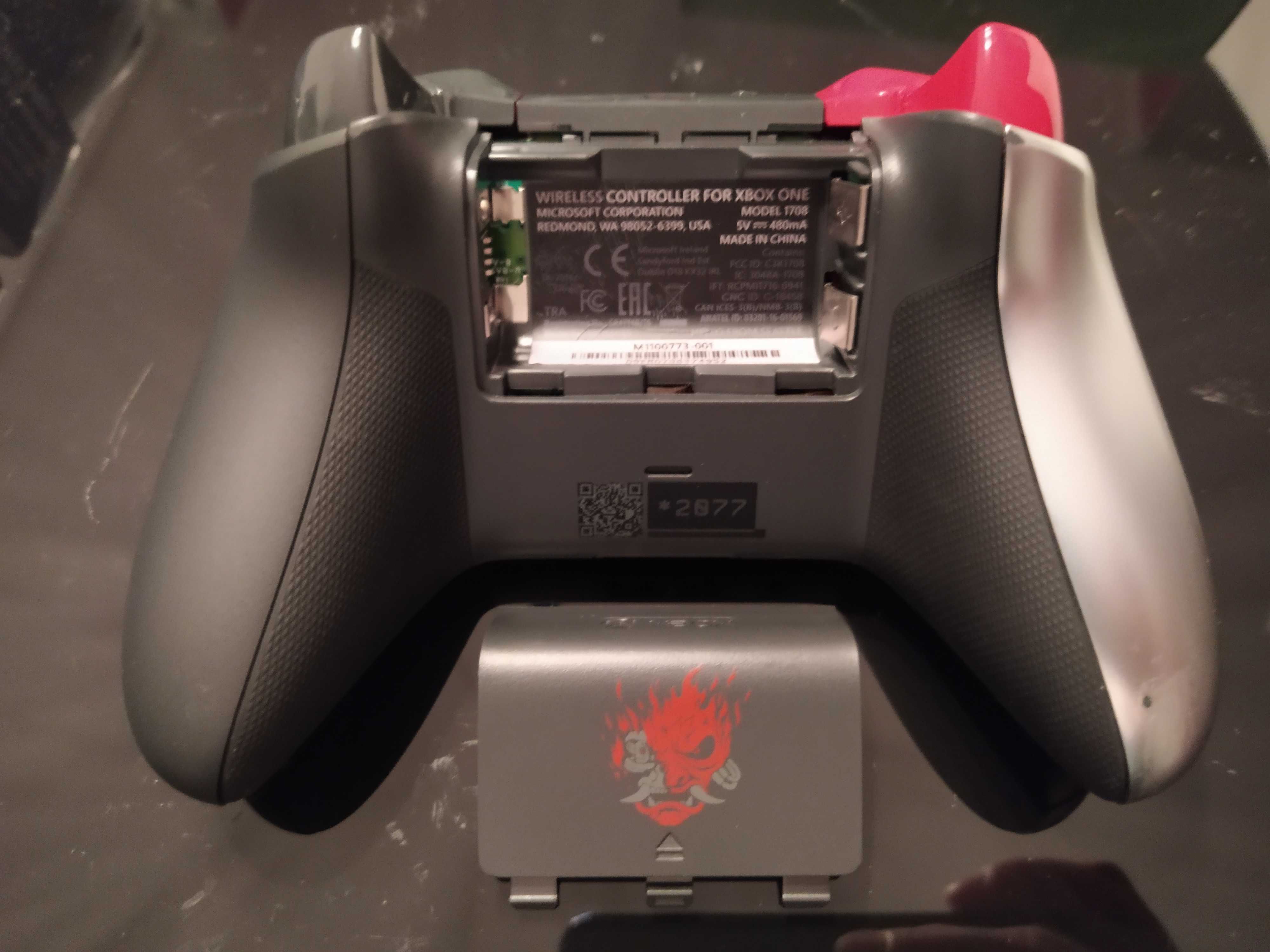 Pad kontroler od Xbox One Series S X Cyberpunk 2077 w pudełku