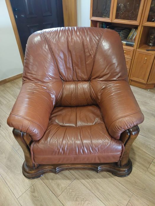 Sofá Poltrona de Couro e madeira maciça
