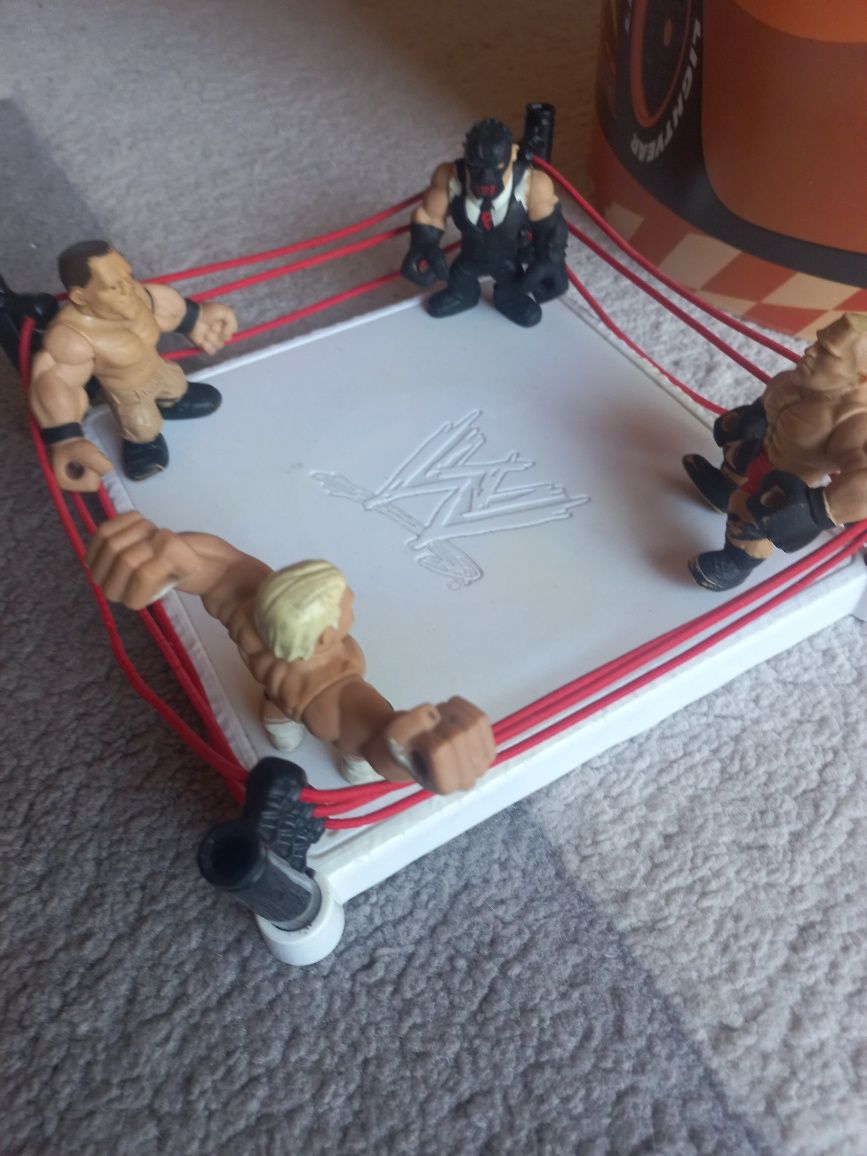 Wrestling com 4 figuras