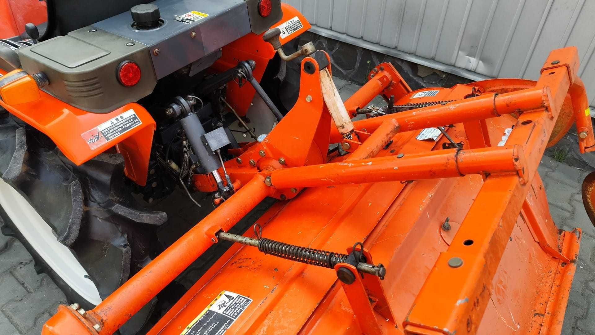 Japoński Traktor ciągnik Kubota B 52 4x4 + glebogryzarka 15KM