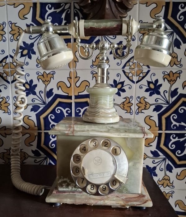 Telefone de mármore antigo