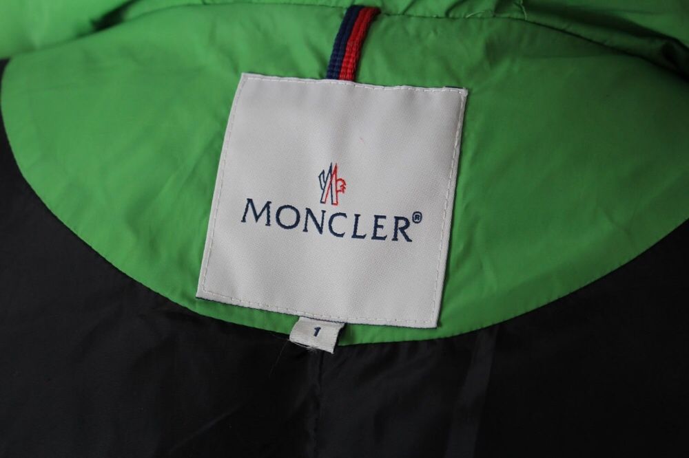 Жіноча куртка Moncler
