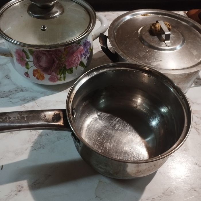 Віддам потребуючим каструлі