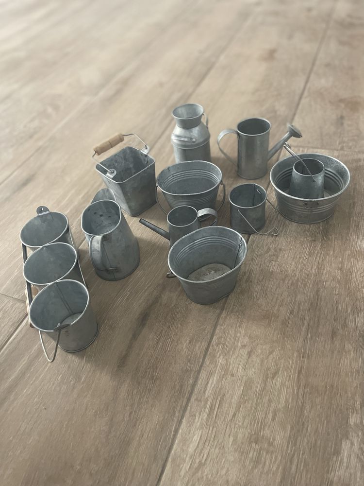 Conjunto de mini baldes e regadores em zinco decorativos