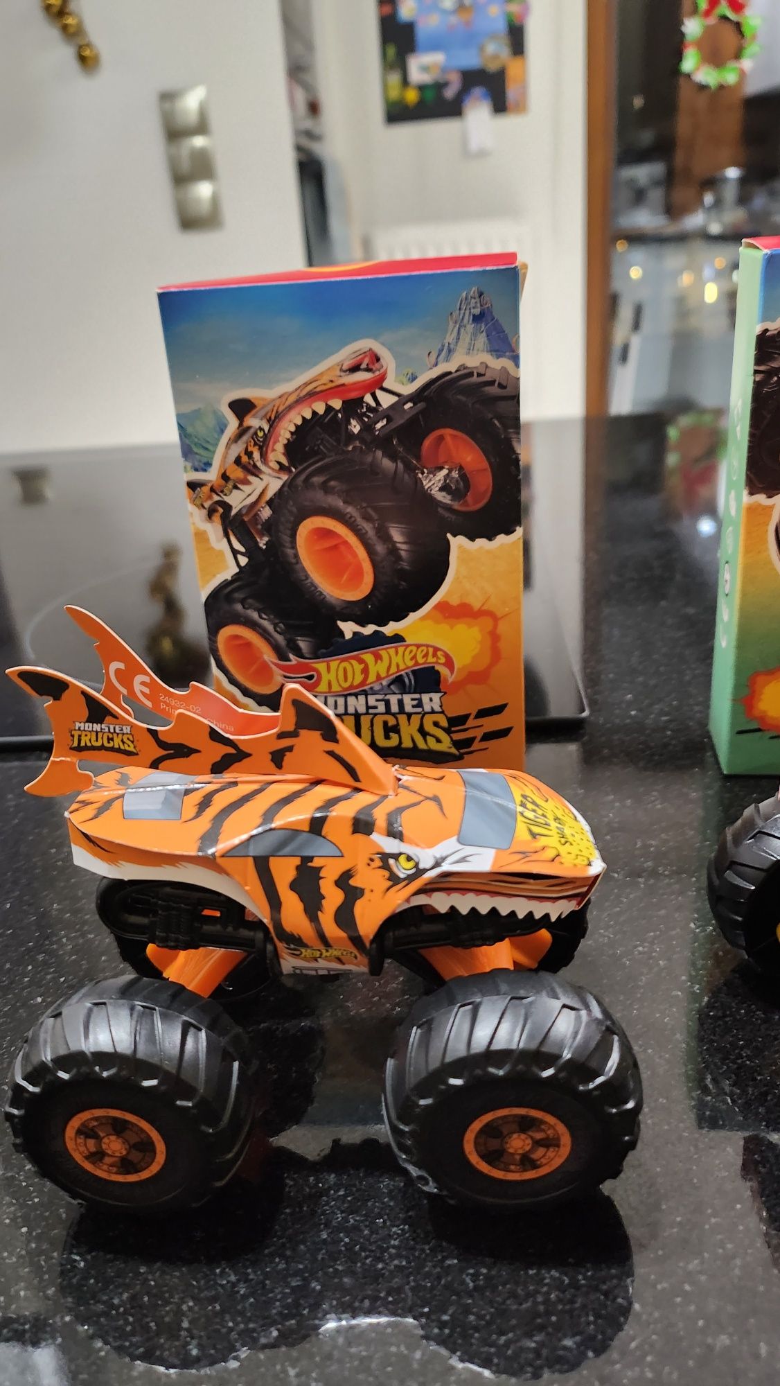 Zabawki z McDonald's seria Hot Wheels Munster Trucks