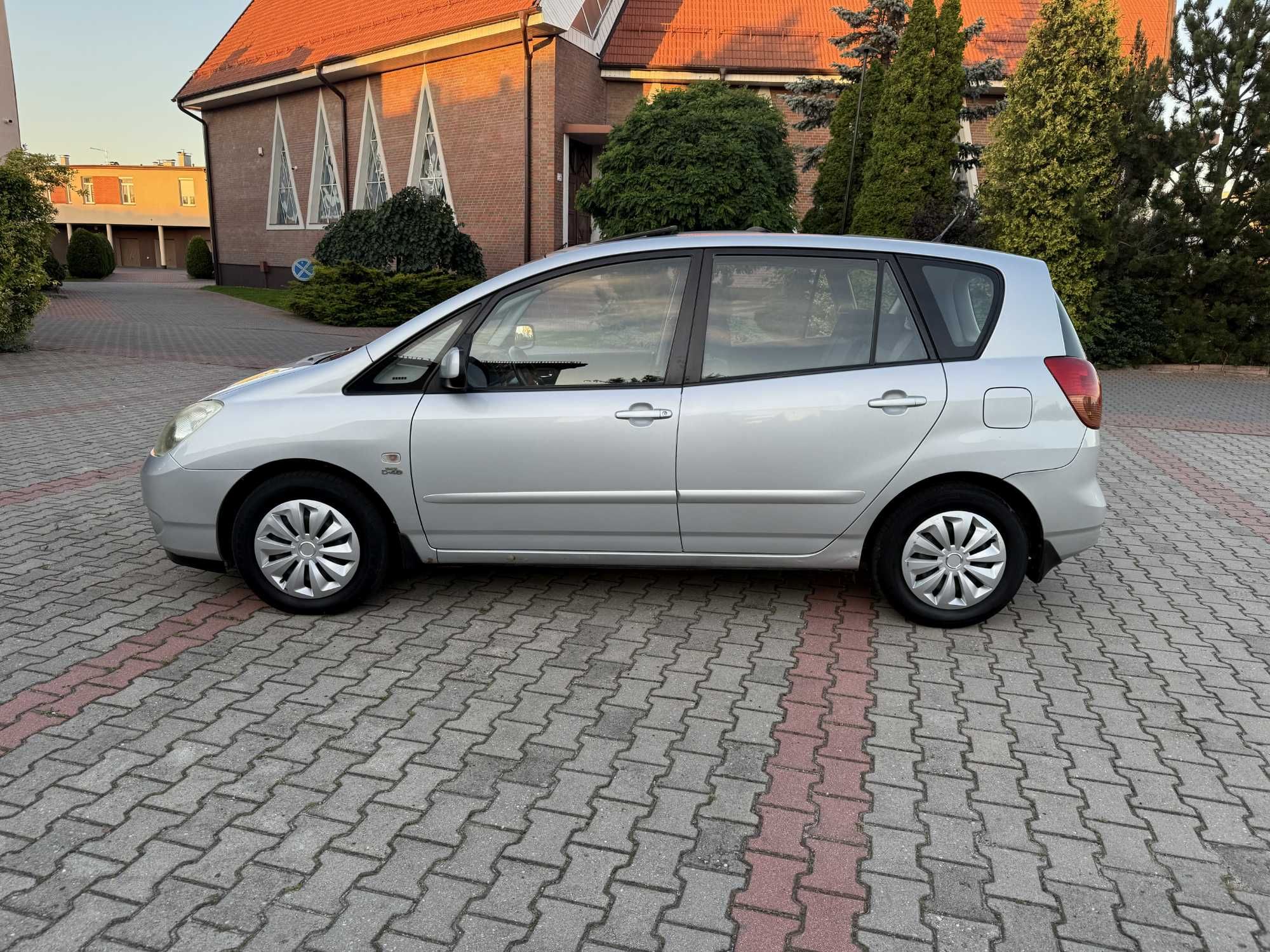 Toyota corolla verso 2.0 d4d 6 lat 1 wł sprawna klima dobrze jezdzi