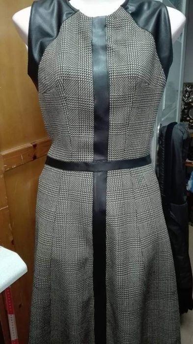 vestido xs novo com detalhes