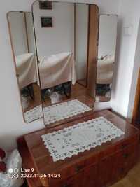 Zabytkowa toaletka z lustrem