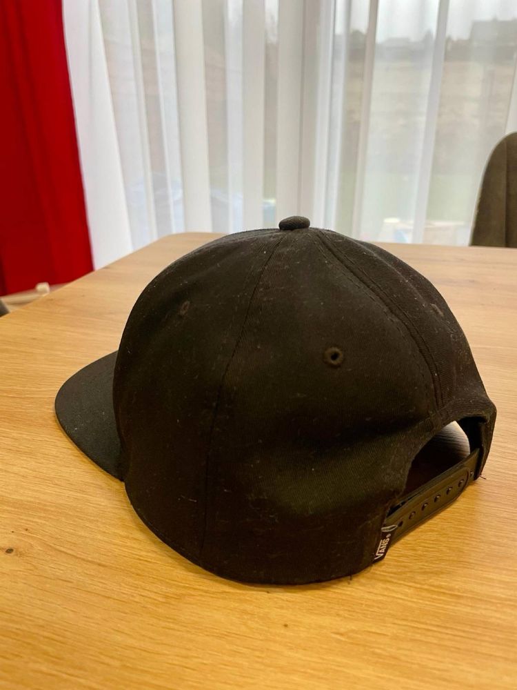 Czarna czapka z daszkiem Vans Snapback