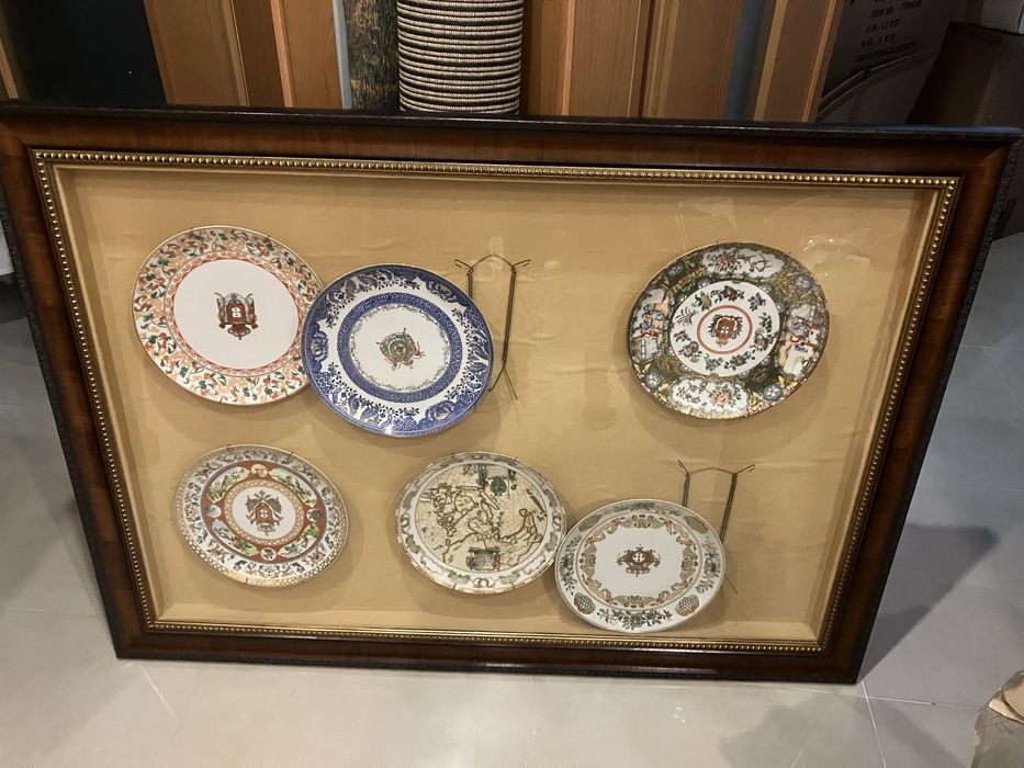 Quadro Grande com 6 Pratos Decorativos Antigos