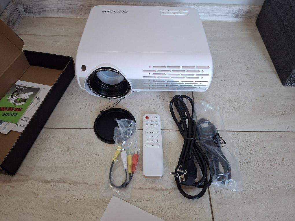 Projektor LED  Crenova XPE660  1280x800px Biały