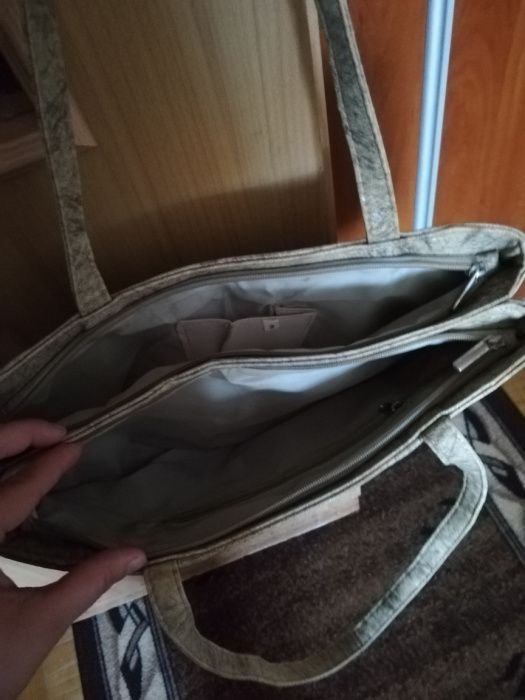 Sprzedam torebke beżową w czarne mazaje