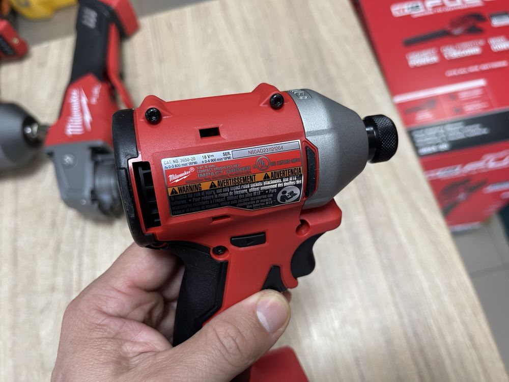 Milwaukee M18 3650-20 / безщітковий імпакт Мілвокі