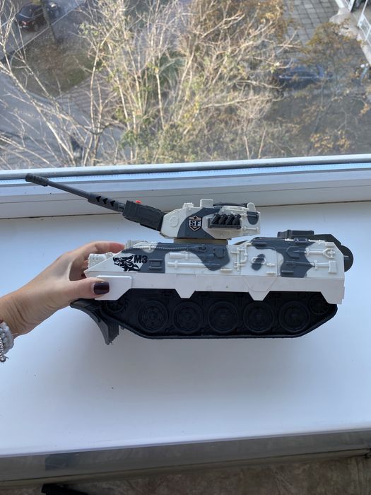 Танк зі звуковими ефектами