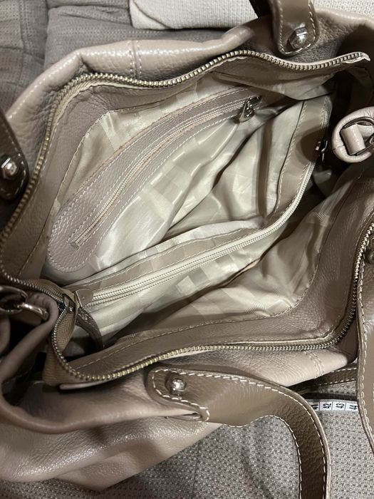 Женская кожаная мягкая сумка бежево-коричневого цвета