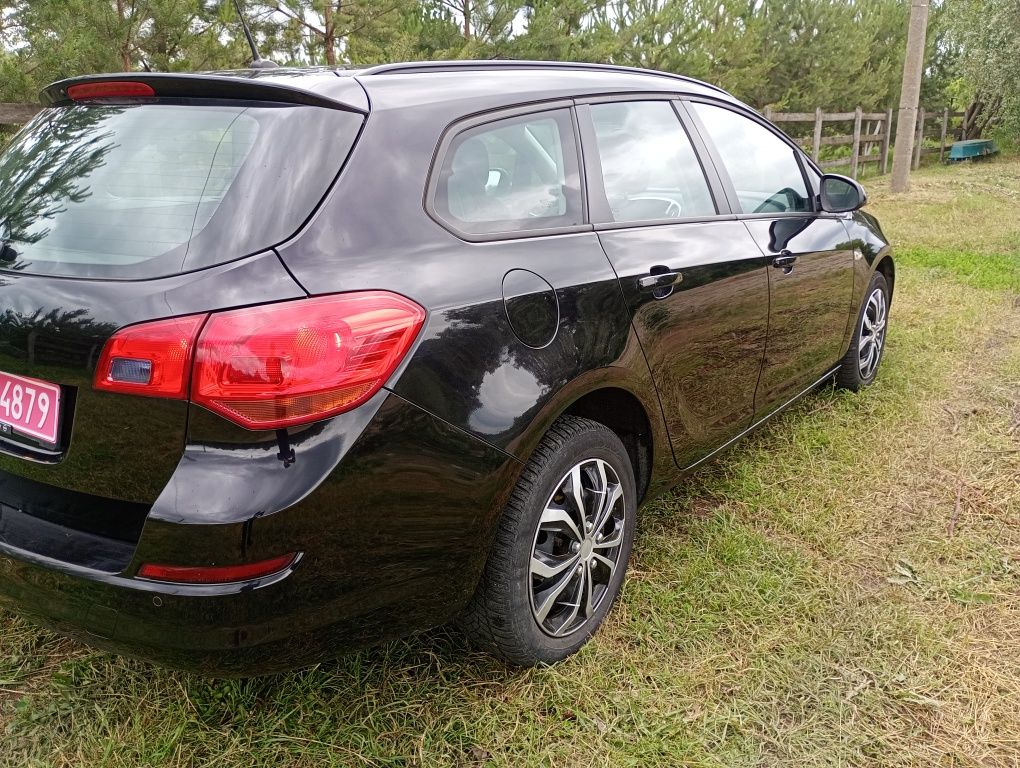 Opel Astra J 2010р. 1.6 115 л.с.