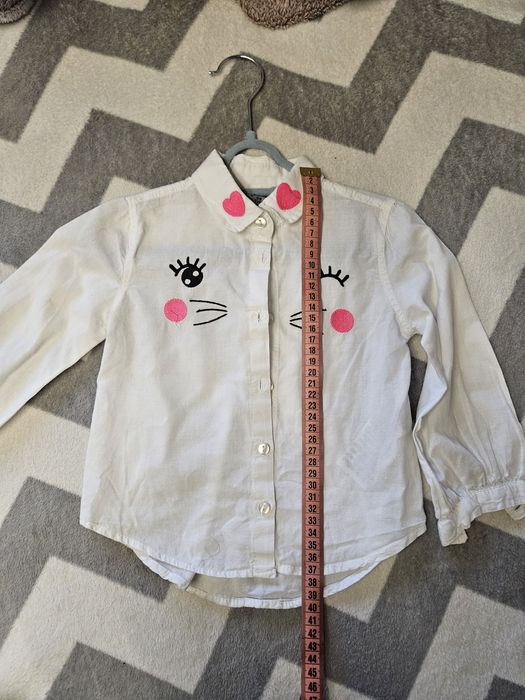 Biała bluzka z haftem dla dziewczynki