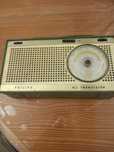 Radio antigo Philips a pilhas.