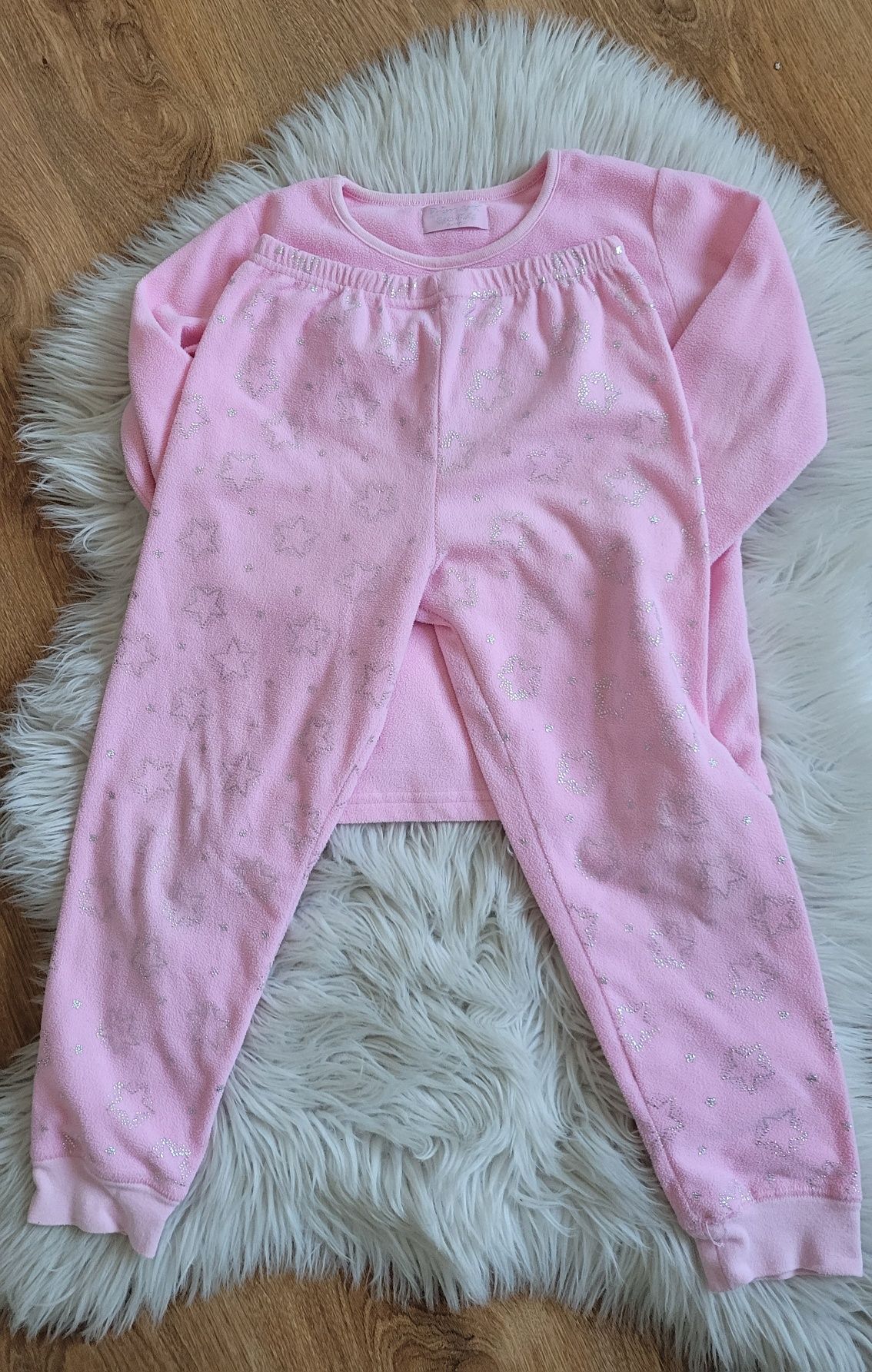 różowa piżamka z polaru dla dziewczynki rozmiar 122. Primark