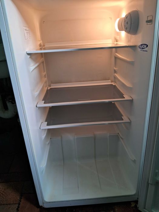 холодильник Blomberg вживаний, працюючий, без запаху. Торг доречний