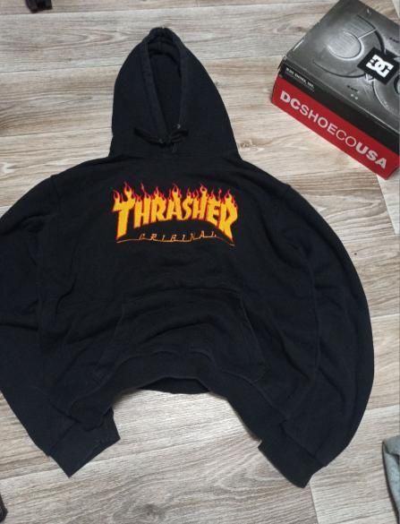 Трешер чорний вишитий лого