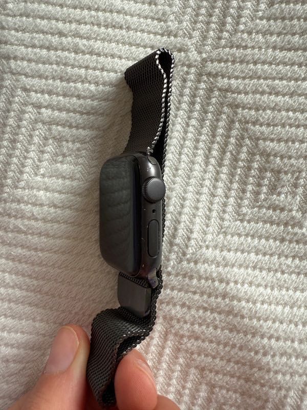 Apple Watch SE 40mm Milanese Loop