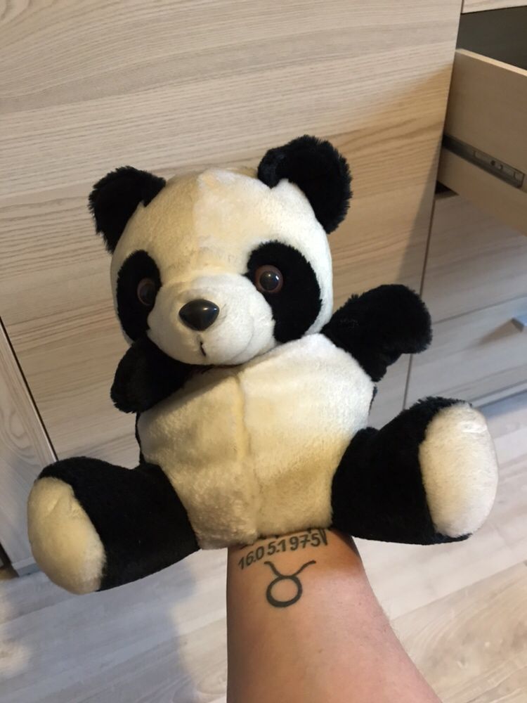 Maskotka mis Panda 30 cm z mozliwoscia włozenia dłoni i ruszania nią