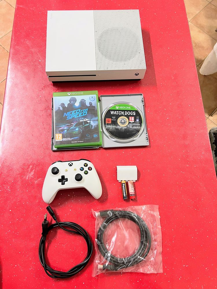 Xbox One S [1TB] 4K + Comando + Jogos