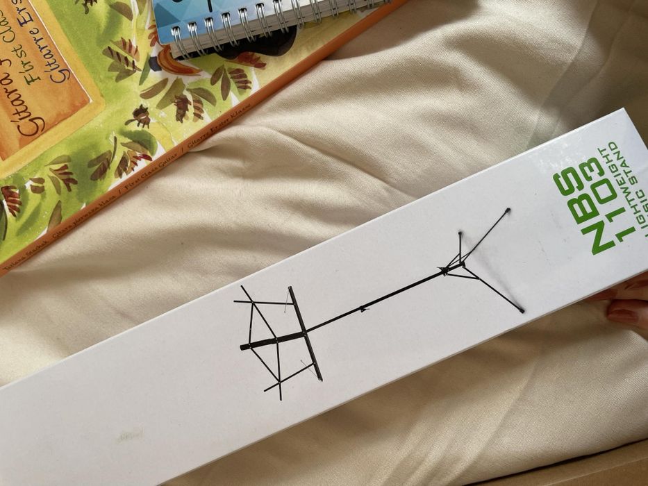 Gitara  3/4 podnóżek pulpit pod nuty pokrowiec  książka