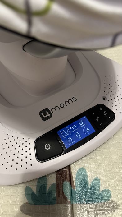 Заколисуючий центр 4moms