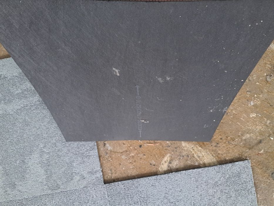 Wykładzina w płytkach z wzorem